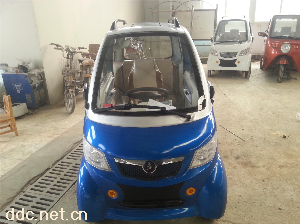 全封闭艾贝款电动汽车